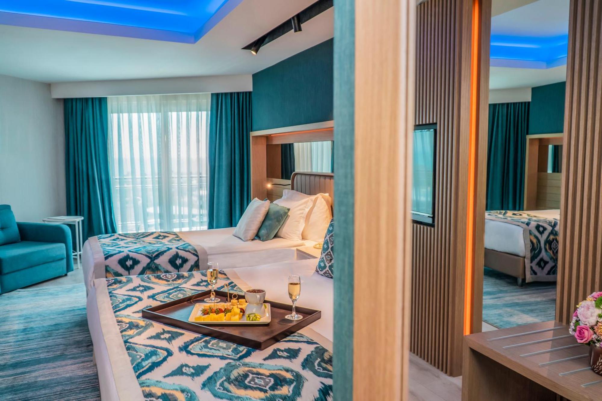 Royal Wings Otel 5*